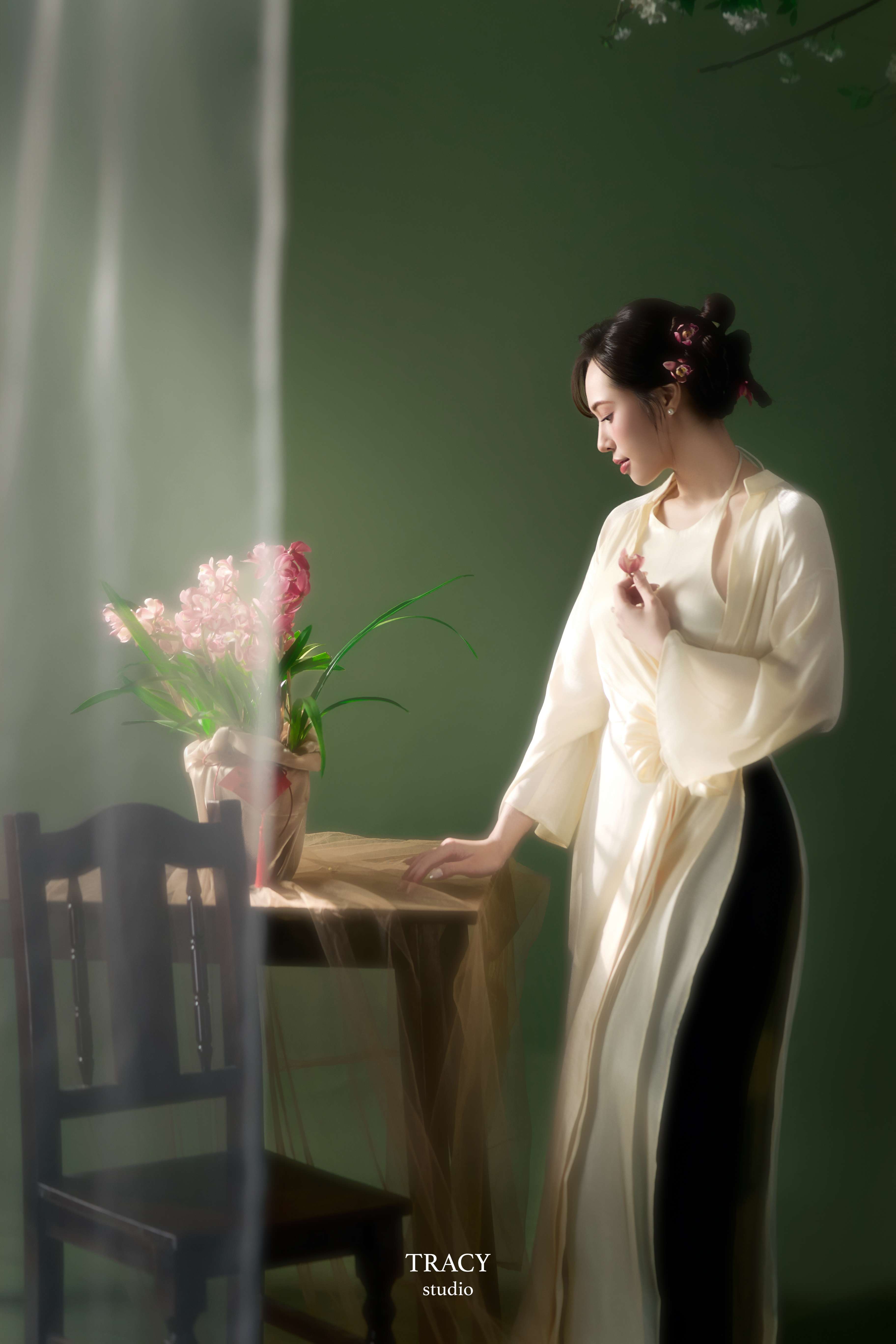 frontend/img/gallery/anh-tet-yem-ao-dai/tracy-studio-chup-ao-yem-xua (2).jpg